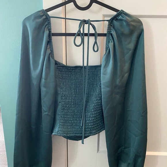 Silk emerald green Christmas dinner top dynamite - Picture 3 of 3